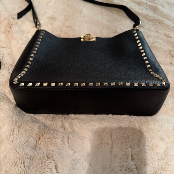 Valentino black leather shoulder bag with rock studs and adjustable strap - Picture 4 of 8